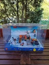 Lego City " Arctic base camp " NEW light up rotating store display 60036
