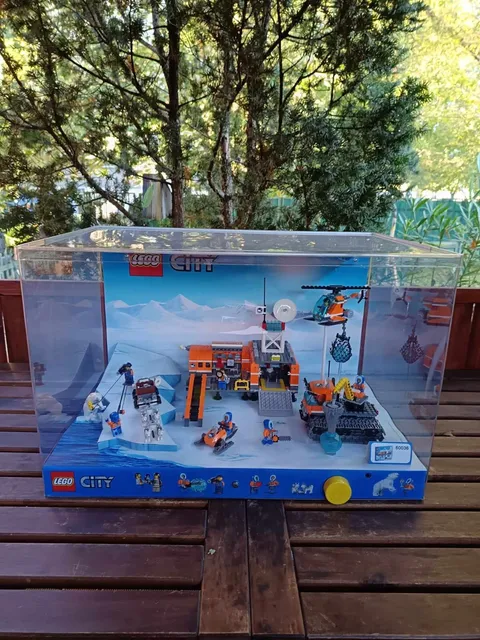 Lego City " Arctic base camp " NEW light up rotating store display 60036