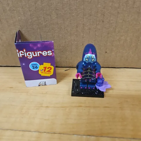 Lego Minifigures Series 26 Space Alien Beetlezoid 71046