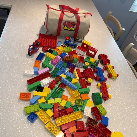 Vintage Duplo Lego 130 pc w/Duffel Bags 1986 & Spider-Man motorcycle 