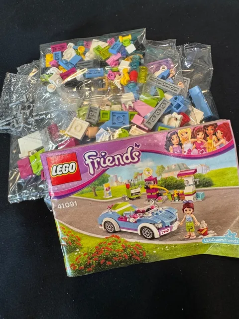 LEGO FRIENDS 2015  Mia's Roadster 41091 New Without Box Complete Set No Stickers
