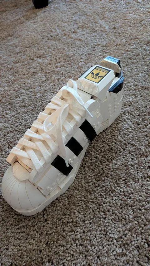 LEGO USED 10282 Adidas Originals Superstar 99% Complete - Missing Stand