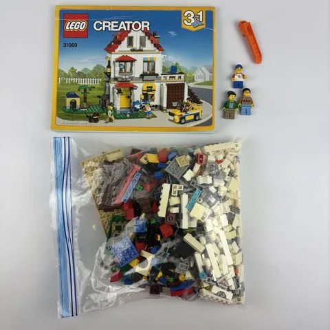LEGO Creator 3-In-1 - Modular Family Villa Set #31069 - 100% Complete W/ Manual