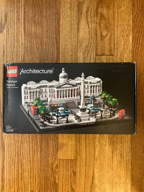 LEGO Architecture 21045 Trafalgar Square NEW But Damaged Box