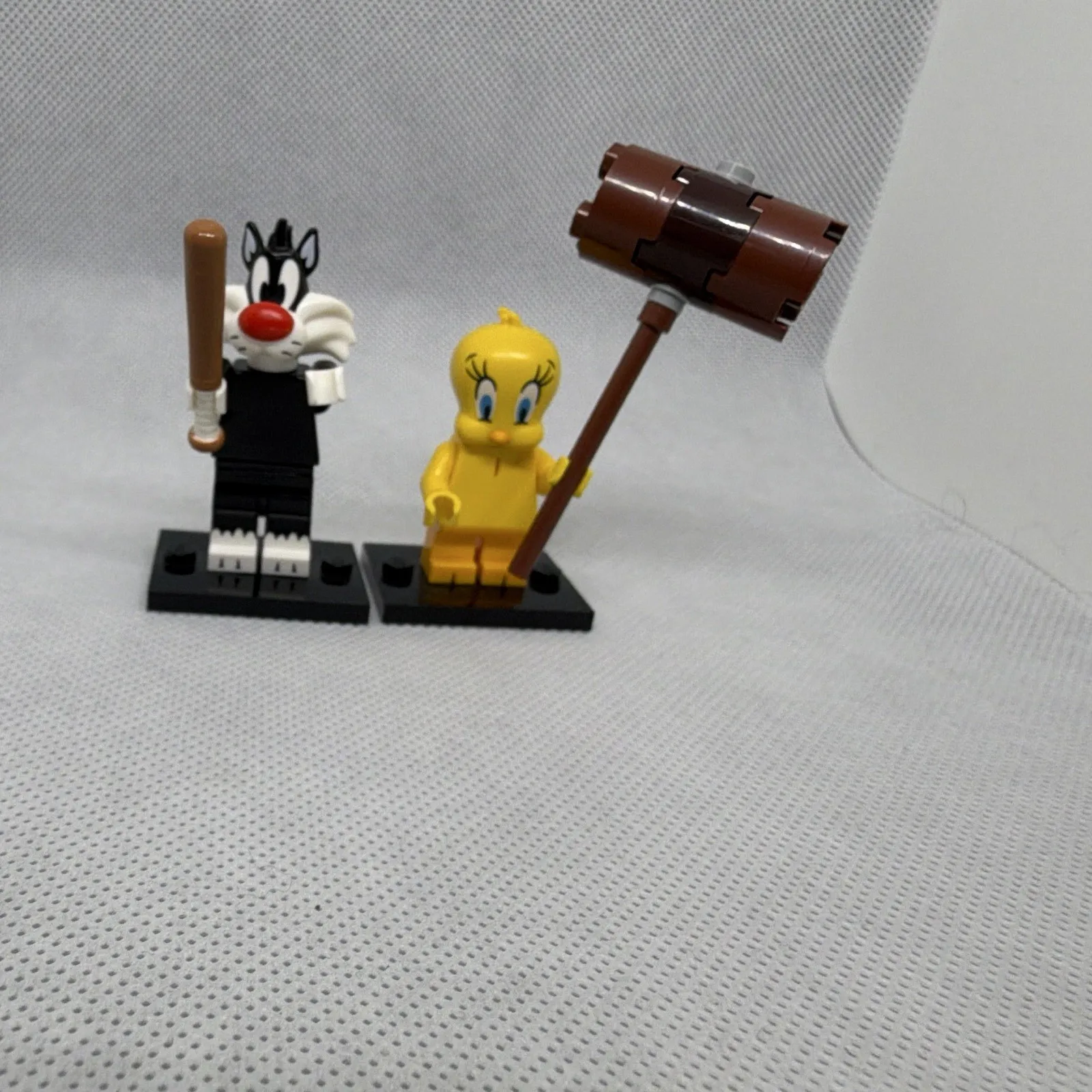 LEGO Looney Tunes Tweety Bird & Sylvester Minifigures w/ Bat, Mallet & Stand