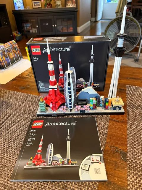 LEGO ARCHITECTURE: Tokyo (21051) 100% Complete + Box + Instructions