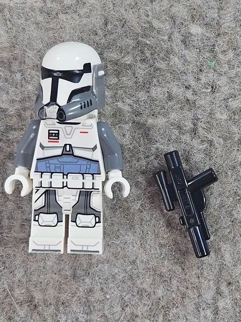 LEGO Star Wars Imperial Trooper Minifigure White Gray Armor Helmet Blaster