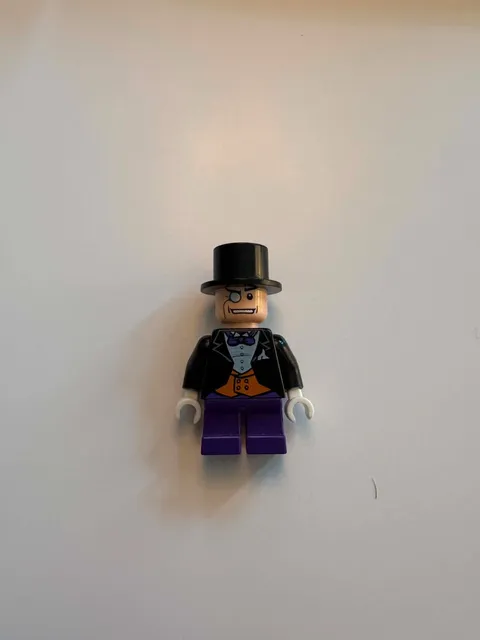 Lego Batman | The Penguin (Dark Purple Short Legs) - Item No: bat010