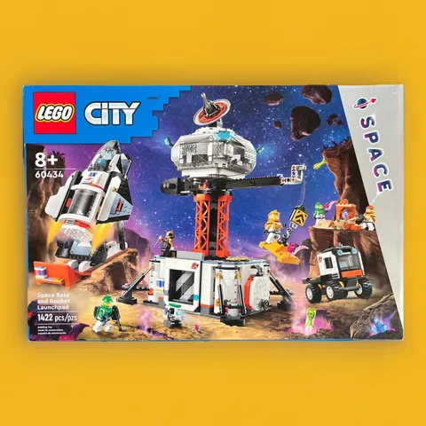 LEGO CITY: Space Base and Rocket Launchpad (60434) 4