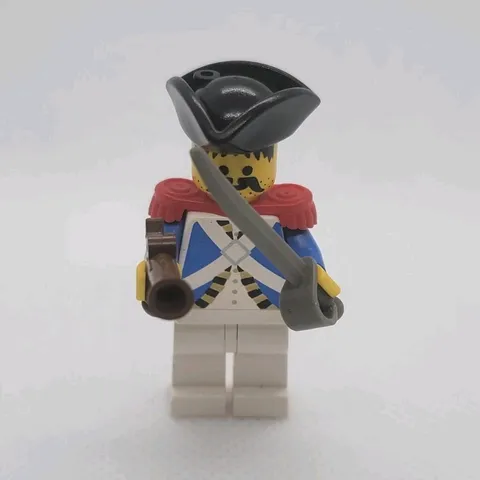 LEGO Pirates Imperial Soldier Minifigure Black Tricorn Hat Sword & Musket Rifle