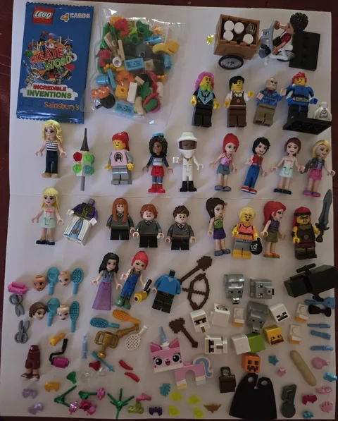 Lego Mixed Lot: Random Figs and Pieces