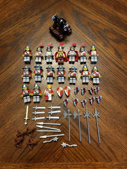 Lot Of 17 Lego Castle Lion Knights Minifigures W/Shields & Accessories