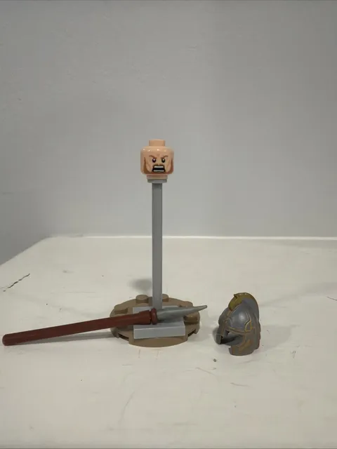 LEGO Lord of the Rings Eomer Head , Helmet & Spear  9471