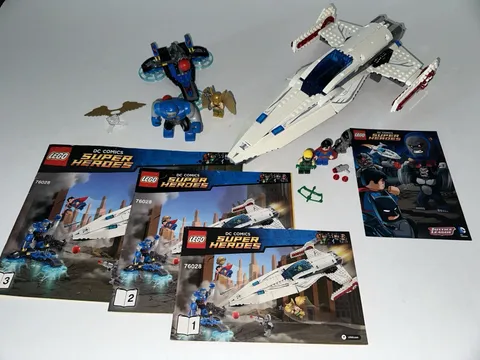 LEGO 76028 DC Justice League Darkseid Invasion - 100% complete & manual