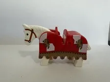 Lego 7946 Horse Barding Ruffled Edge w Gold Lions PART: 2490pb09