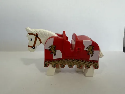 Lego 7946 Horse Barding Ruffled Edge w Gold Lions PART: 2490pb09