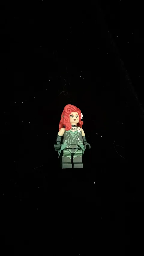 LEGO Poison Ivy Minifigure with Cloth Skirt The Batman Movie sh0327