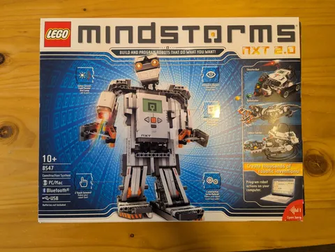 LEGO MINDSTORMS: NXT 2.0 (8547) Great Condition Powers On