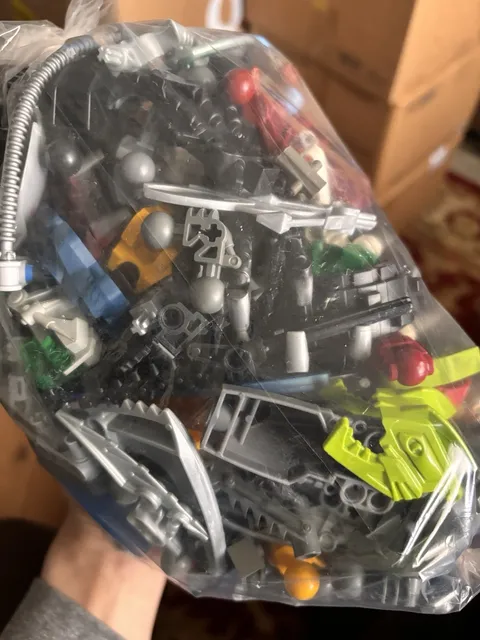 Lego Bionicle Mixed Lot Masks, Weapons, Loose Parts See Pictures 1lb 12oz