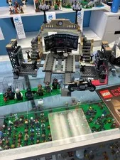 76183 Batcave: The Riddler Face Off - Used