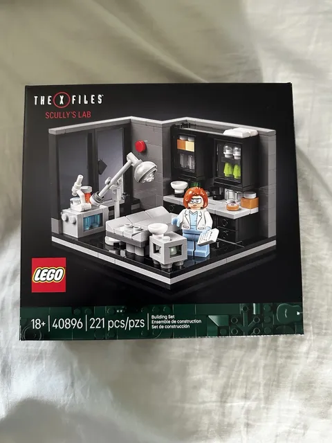 LEGO The X-Files Scully's Lab 40896 Exclusive GWP IN HAND