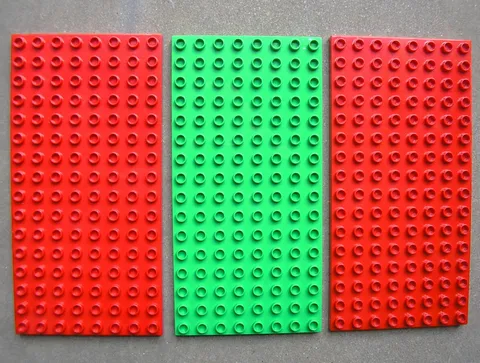 LEGO DUPLO #61310 Baseplate Lot 8 x 16 peg base plate - red & bright green
