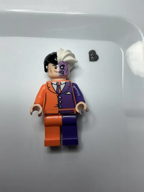 LEGO DC Super Heroes Two-Face Minifigure Orange & Purple (SH0007) Batman Genuine