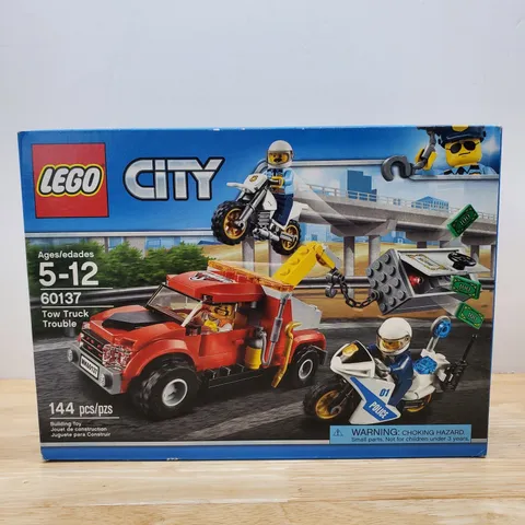 LEGO City - TOW TRUCK TROUBLE - 60137 -  NEW - Sealed - Retired 