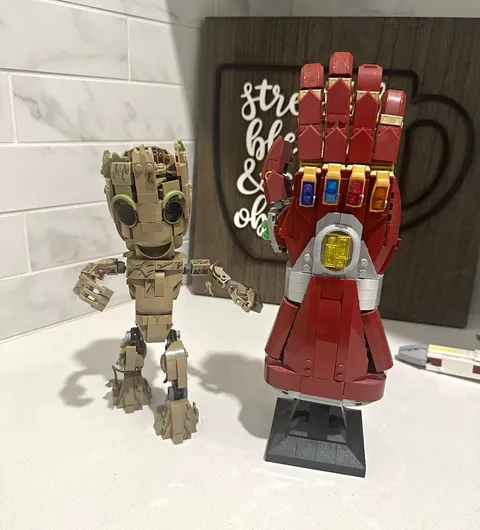 LEGO Marvel Infinity Saga Nano Gauntlet with Baby Groot LEGO