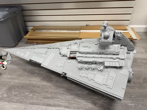 LEGO Star Wars UCS Imperial Star Destroyer 75252 with Manual & Minifigures
