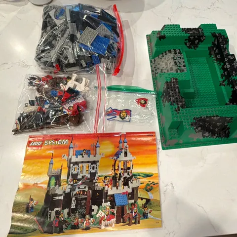 LEGO 6090 Royal Knight's Castle Castle Set w/ Baseplate & Manual