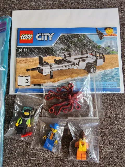 LEGO CITY: 4 x 4 Response Unit (60165) Complete Set with minifigures