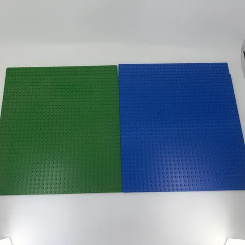 LEGO Classic Baseplate 32x32 Studs Lot of 4 2x Grass & 2x Water