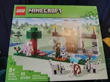 LEGO Minecraft: The Wolf Stronghold (21261) NIB