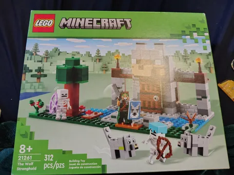 LEGO Minecraft: The Wolf Stronghold (21261) NIB