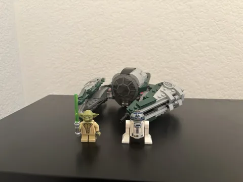 LEGO Star Wars: Yoda's Jedi Starfighter (75168) w/ Figs And Accessories