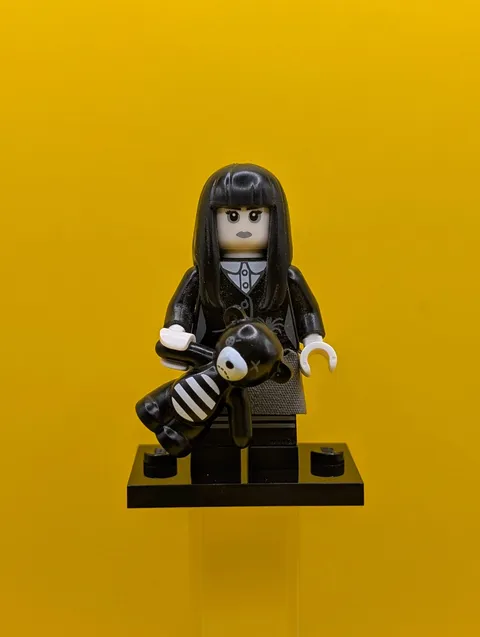 Spooky Girl col12-16 Series 12 (Complete Set with Stand and Accessories) Cmf Leg