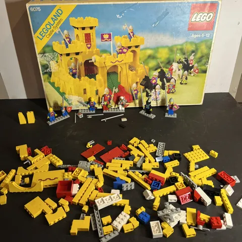 LEGO Castle 375/6075 Blue Crown Knight Vintage With Box Legoland Incomplete