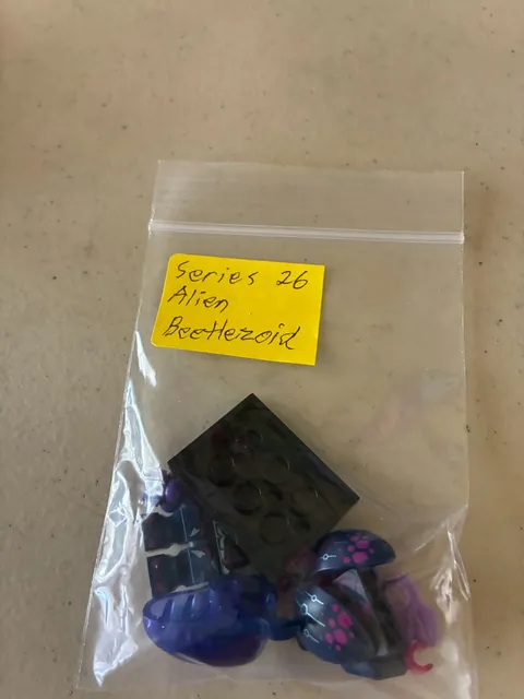 LEGO SERIES 26 "ALIEN BEETLEZOID" MINI-FIG - NEVER ASSEMBLED