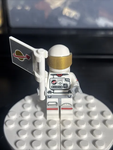 Lego Series 15 Astronaut Minifigure - Retired Collectible 71011 CMF Rare