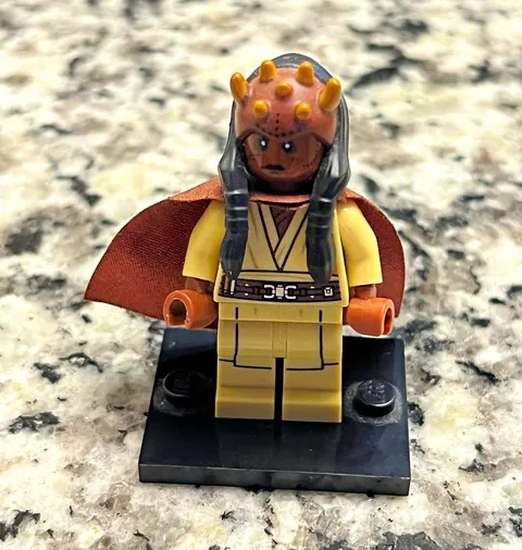LEGO Star Wars Eeth Koth Jedi Minifigure w/ Cape & Black Display Base