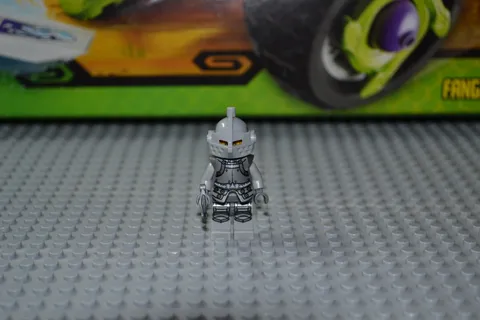 Heroic Knight Series 9 col132 (New Condition)