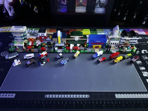 Lot of 8 complete Exclusive Lego Toys R Us Mini Modular Sets with Manuals+Boxes