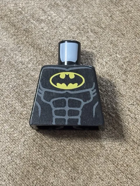 LEGO BATMAN TORSO PIECE BLACK SUIT YELLOW EMBLEM SUPER HEROES BODY PART