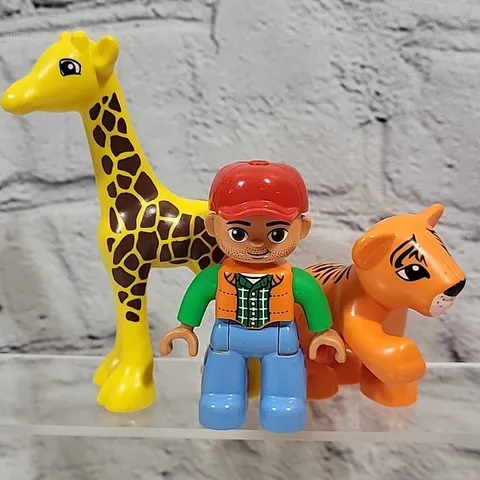 Lego Duplo Figures Lot Of 3 Man Hunter Zoo Keeper Jungle Animals Giraffe Tiger