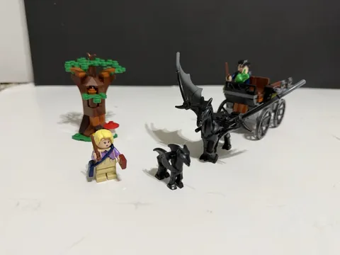 LEGO Harry Potter: Hogwarts Carriage and Thestrals (76400) Adult Owned