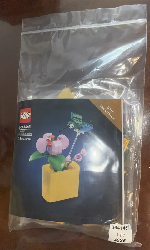 LEGO 6641463 HAPPY HUMMINGBIRD Barnes and Noble Flower Exclusive, Sealed.