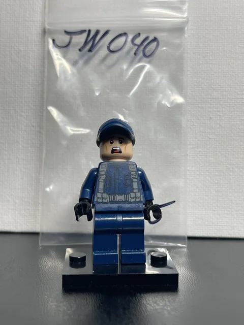 LEGO Jurassic World Mini Figure Male ACU Security Guard JW040
