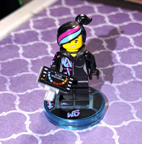 LEGO Dimensions Wyldstyle Minifigure w/ Tablet on Blue Base 71251
