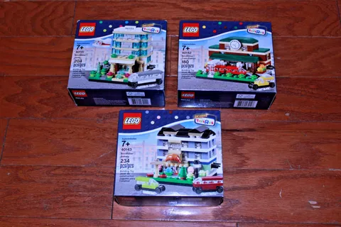 Lego Bricktober Toys R Us Lot: Lego 40141, 40142, 40143 - Brand New, Sealed!